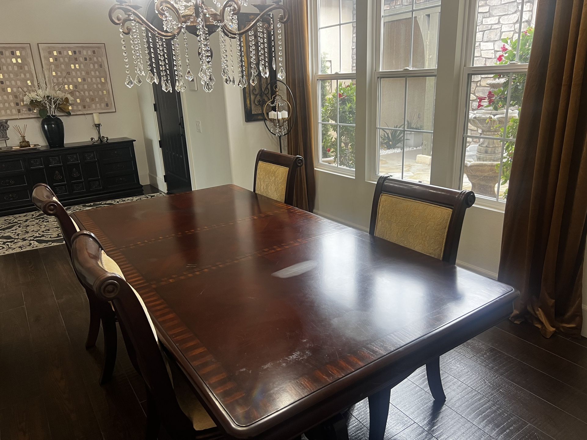 Dining Table A Chairs