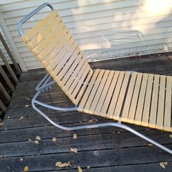 2 Lounge Patio Chairs