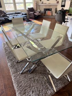 6 Seat modern Glass Dinning Table