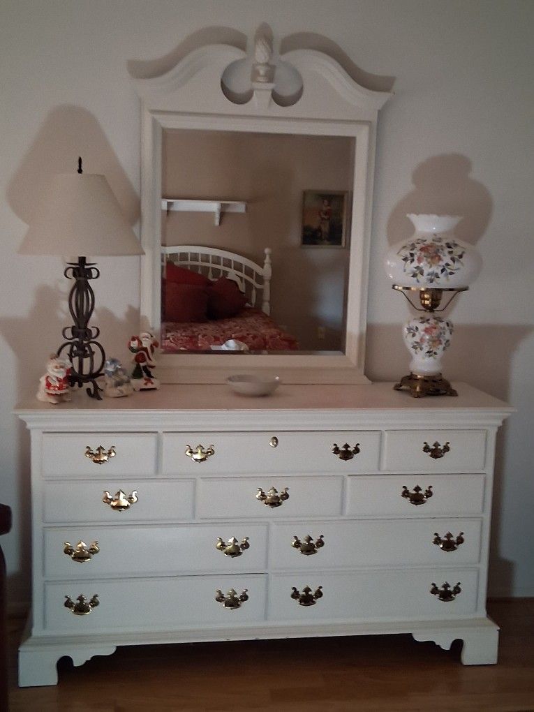 Dresser With Mirror