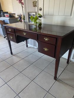 SOLID WOOD ANTIQUE DESK  OR VANITY