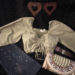 Woman's Levi's Crop top with popham balloon sleeves (medium) yellow & blue