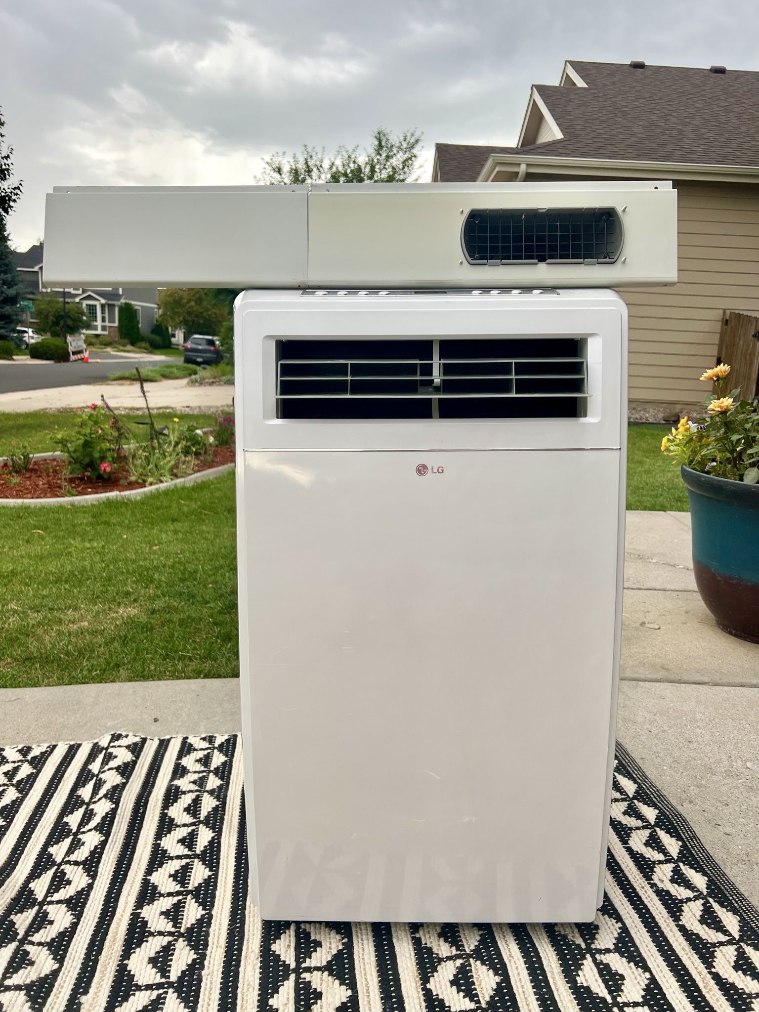 LG LP1200dxr 12,000 BTU Portable Air Conditioner
