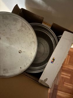 Kitchen pots