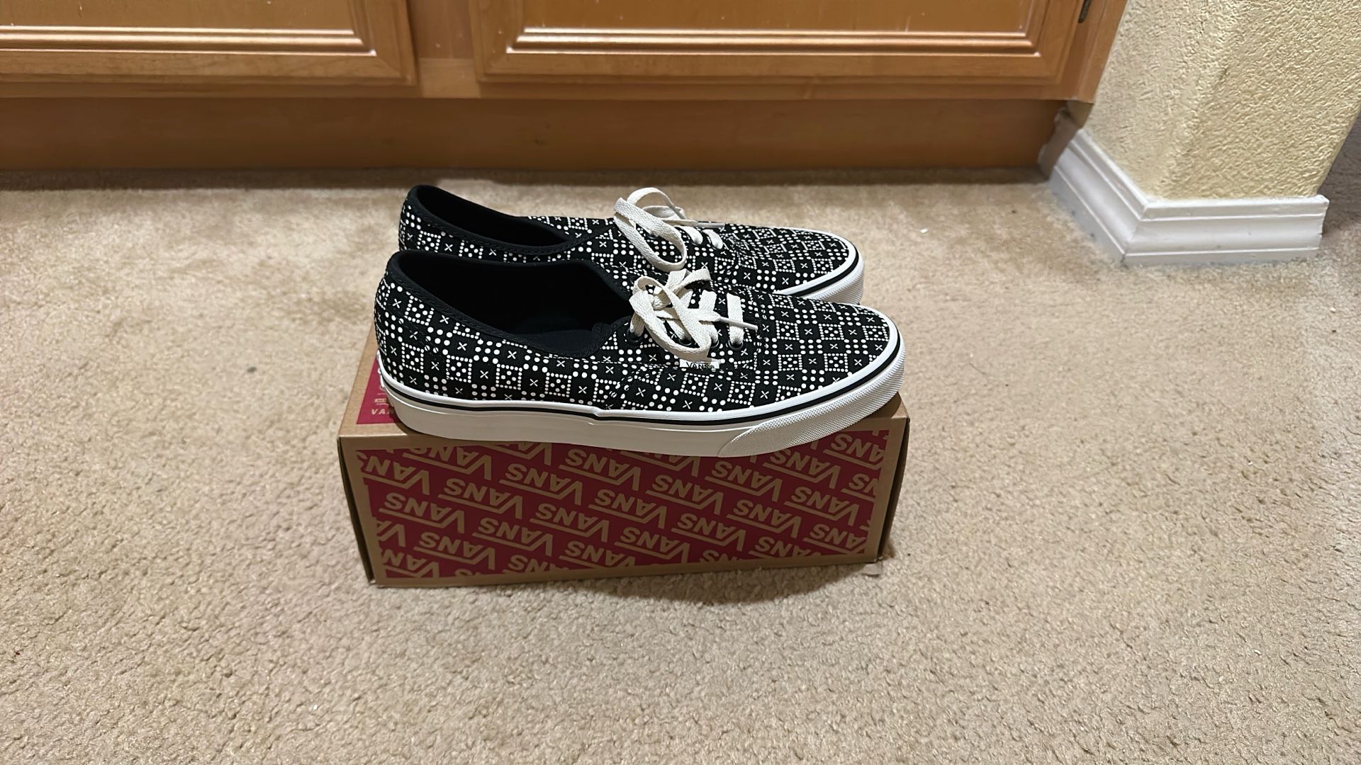 Vans Authentic, Men’s Size: 8.5