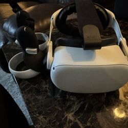 Oculus Quest 2 + Accessories