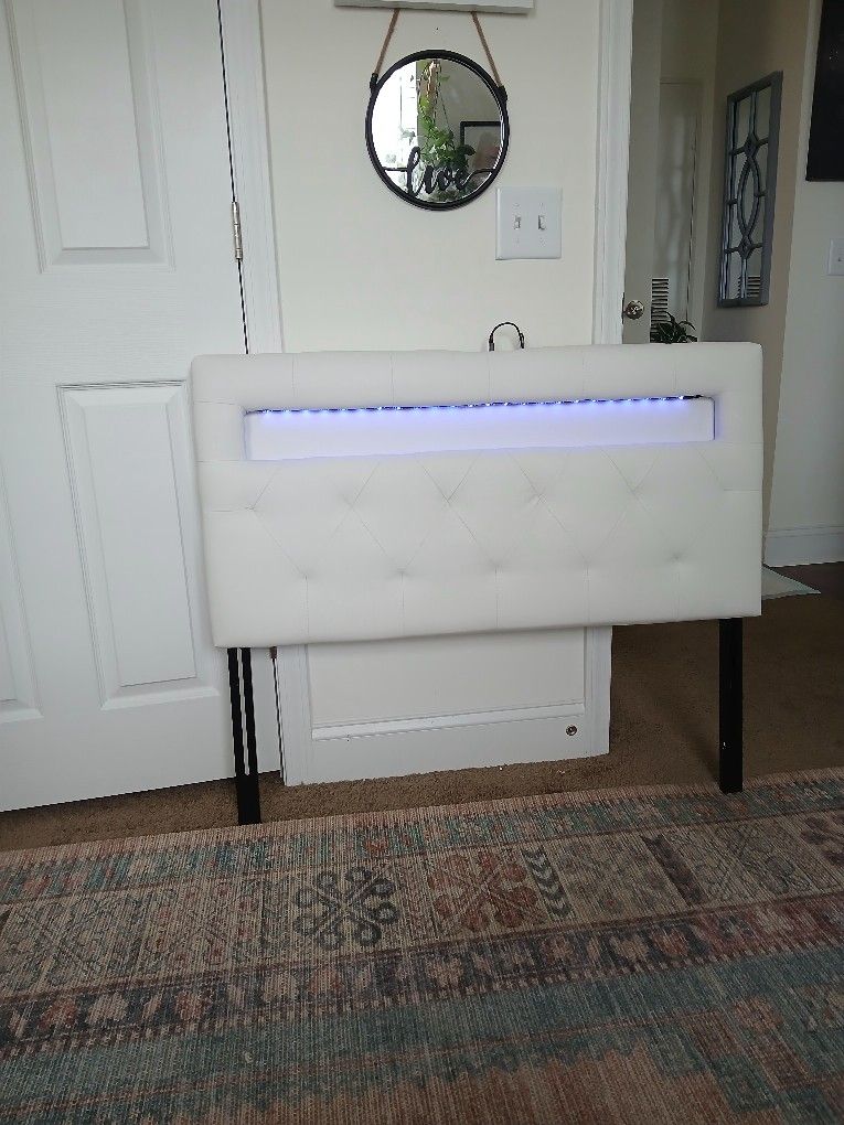Twin Headboard In Pu Leather,  Has USB Connection  And Led Lights In Colors