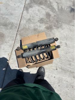 OEM 2002-2006 Chevy Avalanche Z66 Rear Coils & Shocks