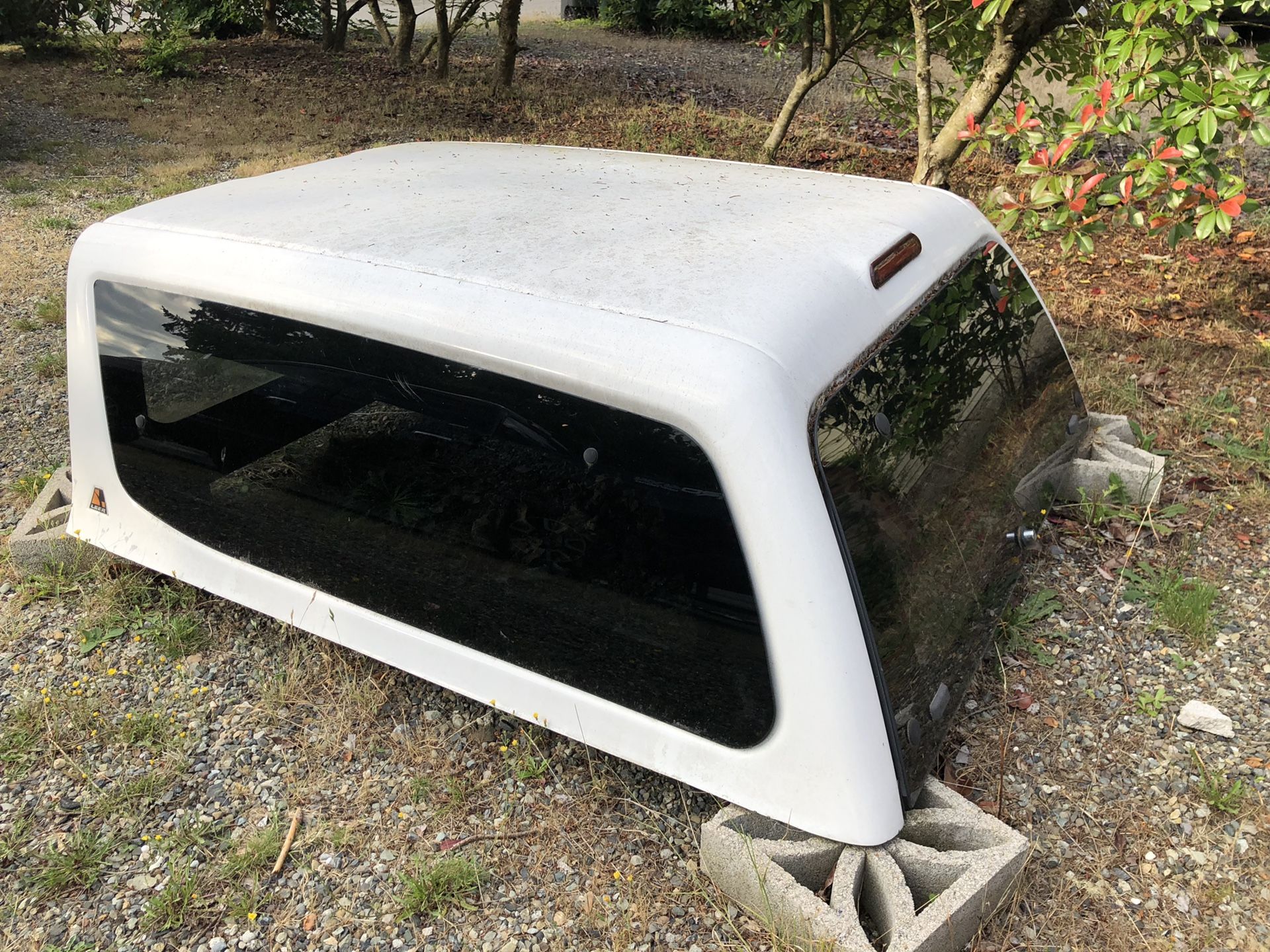 Leer topper 2001-2004 Crew Cab Toyota Tacoma. Short bed