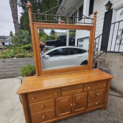 Dresser 
