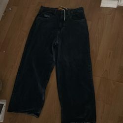 lmkk 32 loose fit, fit big need gone asap
