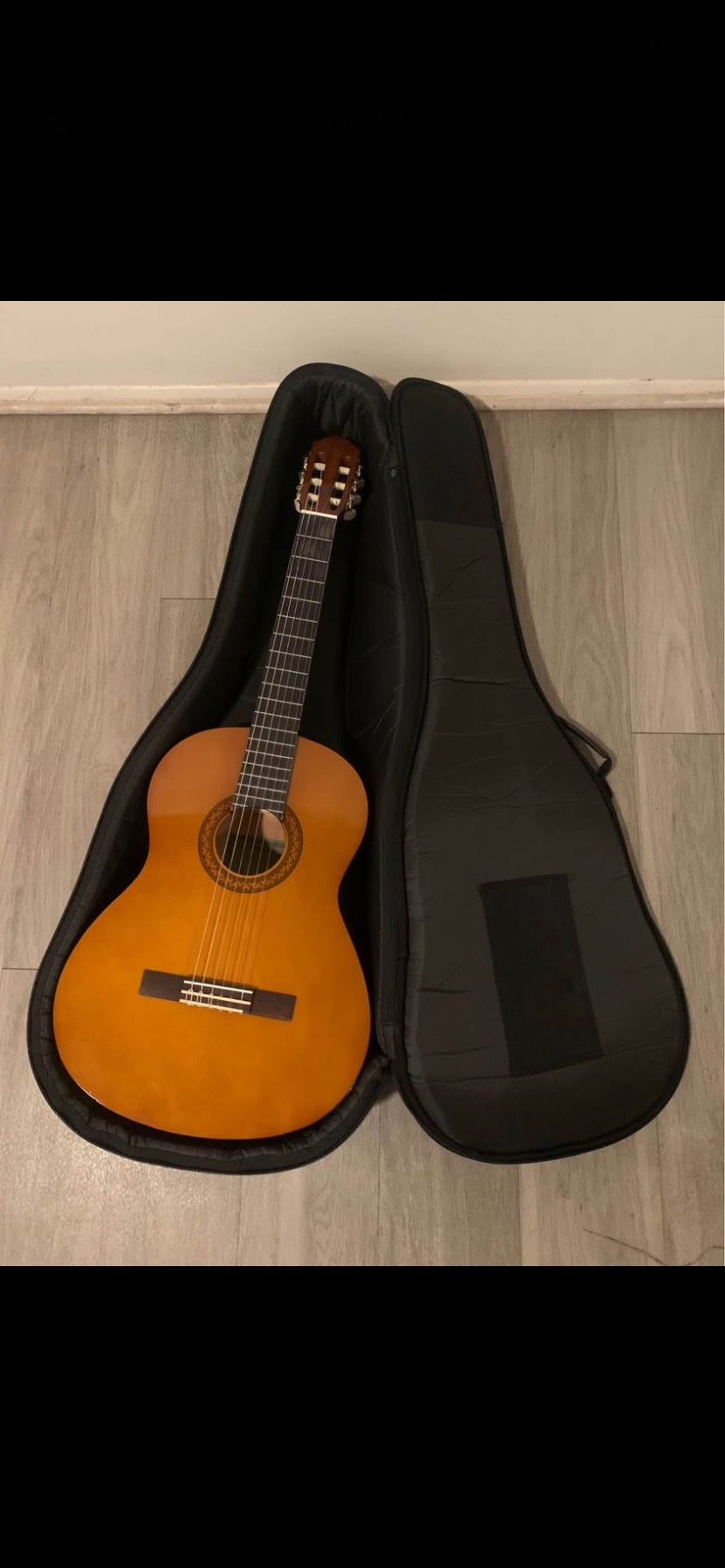 Yamaha C40 Classical Guitar + Soft Case & Strap