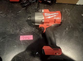 Milwaukee M18 FUEL 18V Lithium-Ion Brushless Cordless 1/2 in. Impact Wrench Kit