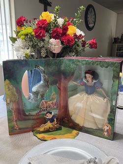 Disney Collector Edition 60th Anniversary Snow White Doll