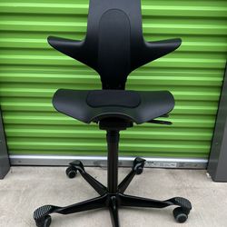 HAG capisco puls 8010 office chair | stool | saddle chair - Excellent condition
