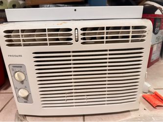 Frigidaire 5,000 BTU Window Air Conditioner – Works Great