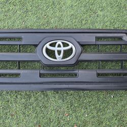 2017 Toyota Tacoma Grill