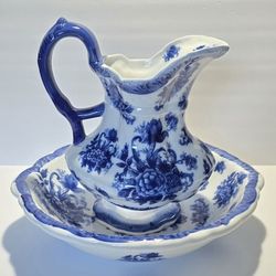 ☆☆COLLECTORS, PLEASE SEE ALL PICTURES☆GORGEOUS✨️🤍💙Vintage Cracker Barrel Blue and White, Collection~ Victorian Floral Porcelain Pitcher & Bowl Set.
