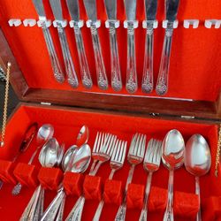 Vintage FLATWARE SERVICE OF 8