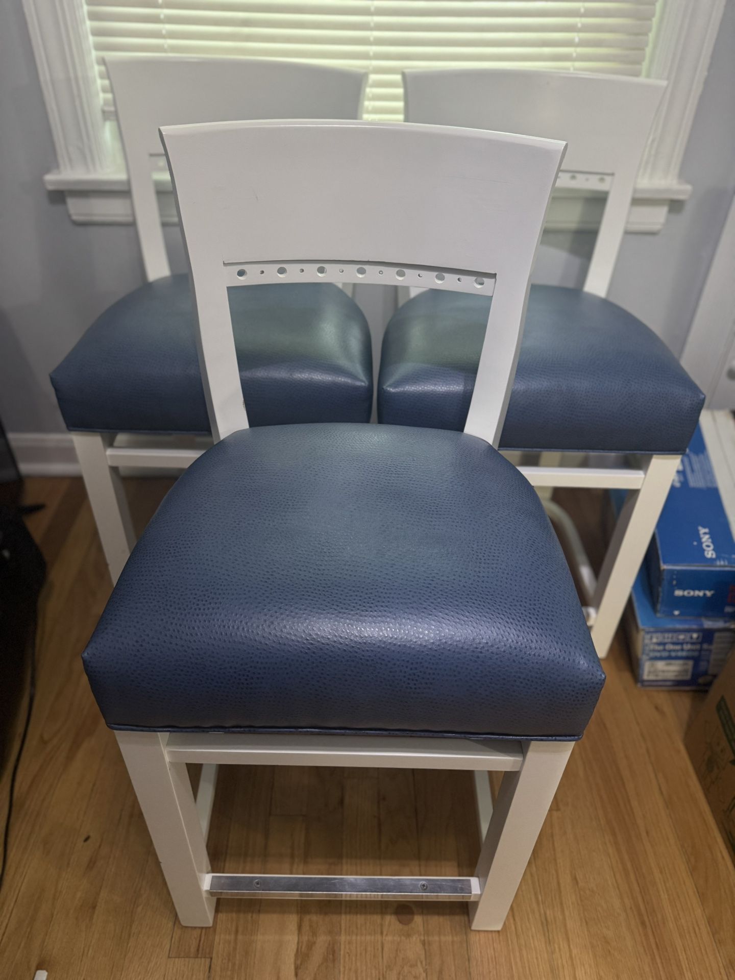 Chairs / Barstools