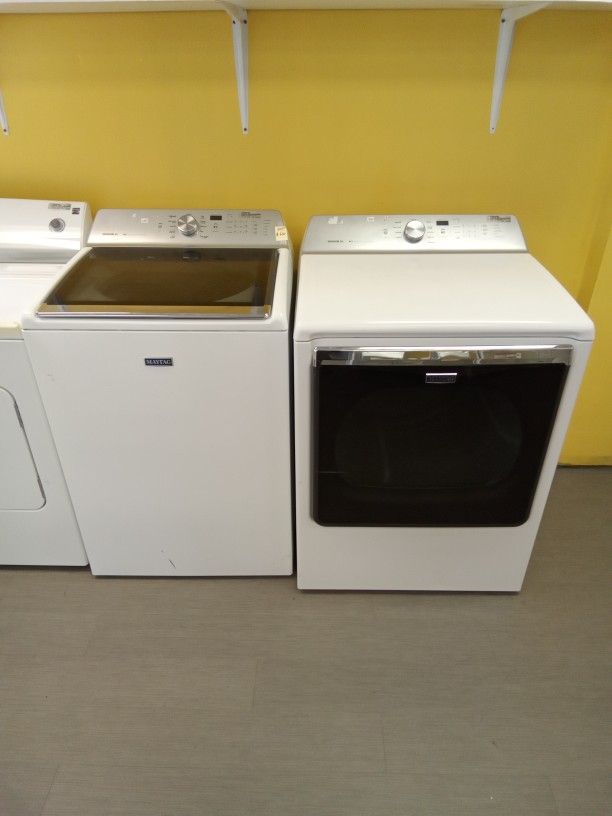 Maytag Top Load Washer & Gas Dryer Set 