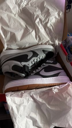 Nike Low-Top Sneakers Black and Grey