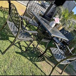 Brand New Patio Outdoor Dining Table Set