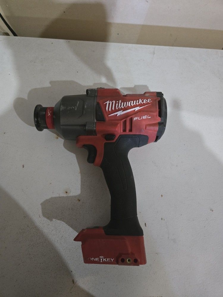 Milwaukee
M18 FUEL ONE-KEY 18V High Torque Impact Wrench