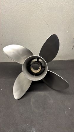 Signature 30 prop for Boat