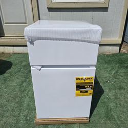 Vissani 3.1 Cu.ft 2-door Mini Refrigerator 