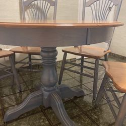 Perfect Condition Rare Thomasville  Round Pedestal Table, With Leaf 