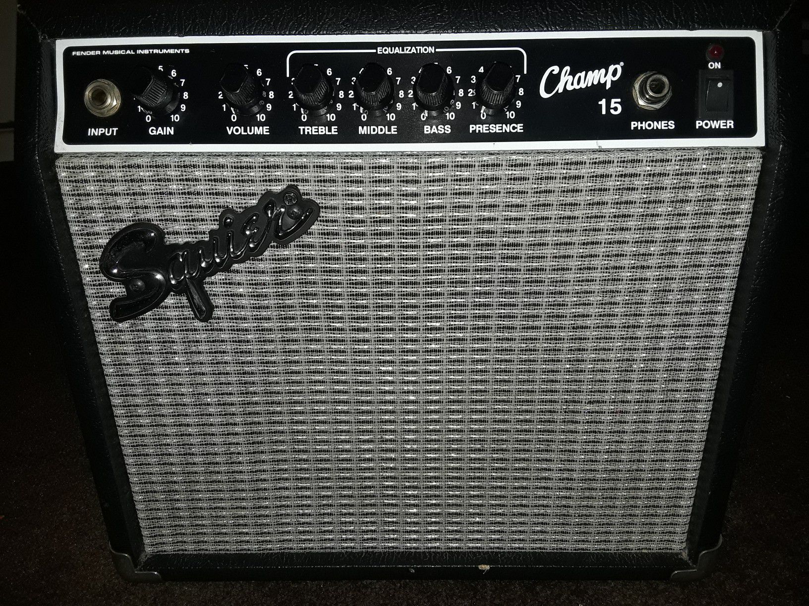 Squier Champ 15 guitar amplifier