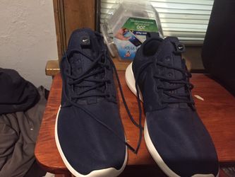 Nike Tennis Shoes 10.5 Size