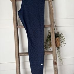 Women’s Nike Leggings  Large
