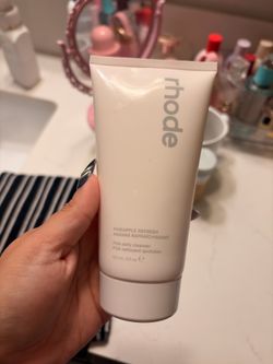 Rhode pineaple refresh cleanser