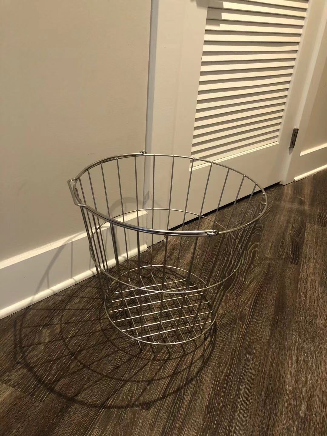 Metal laundry basket
