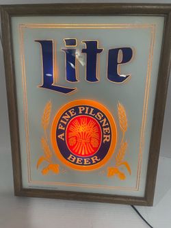 Miller Lite “A Fine Pilsner Beer” Lighted  Vintage Bar/Wall Sign.  Light Works.