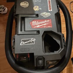 Milwaukee 6 Gallon Vacuum 