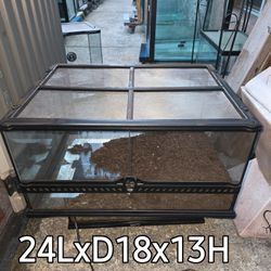 Five Terrariums And 14 Heating Pads