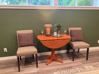 Round Drop-Leaf Pedestal Dining Table