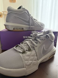 LeBron Witness 8 - Size 10.5