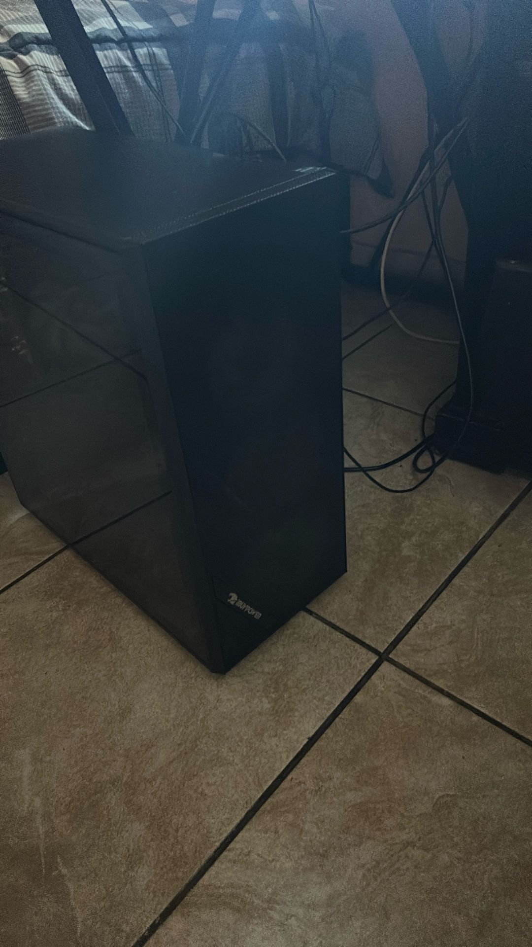 iBUYPOWER - Scale Gaming Desktop PC - Intel Core i5 14400F - NVIDIA GeForce RTX 4060 8GB - 16GB DDR5 RAM - 1TB NVMe - Black