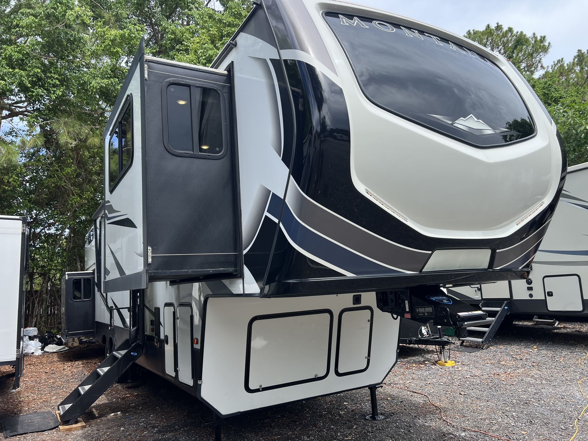 2020 MONTANA 38FT