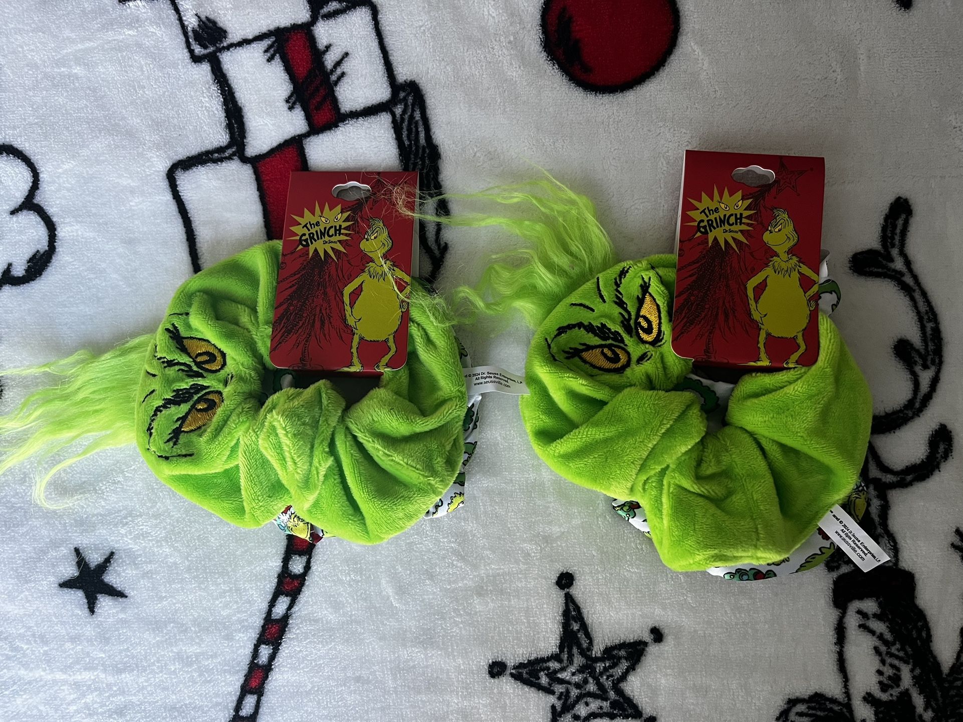 Grinch scrunchie 2 Set