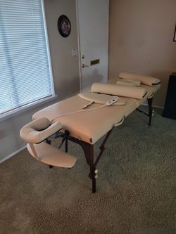 Master Massage Table Del Ray Pro, 30" Wide, Therma-Top,  3" Thick Cushion