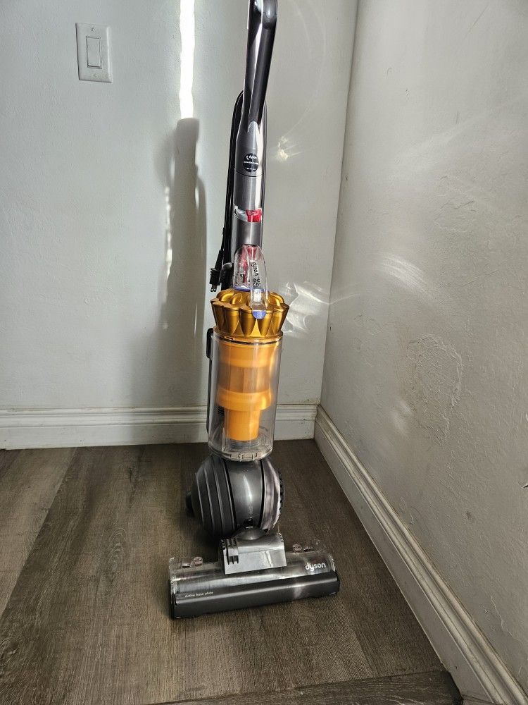 Dyson Vacuum DC 40