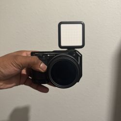 Sony Zve10 With 30mm Sigma Lens Kit Lens Camera Cage Charger And Light