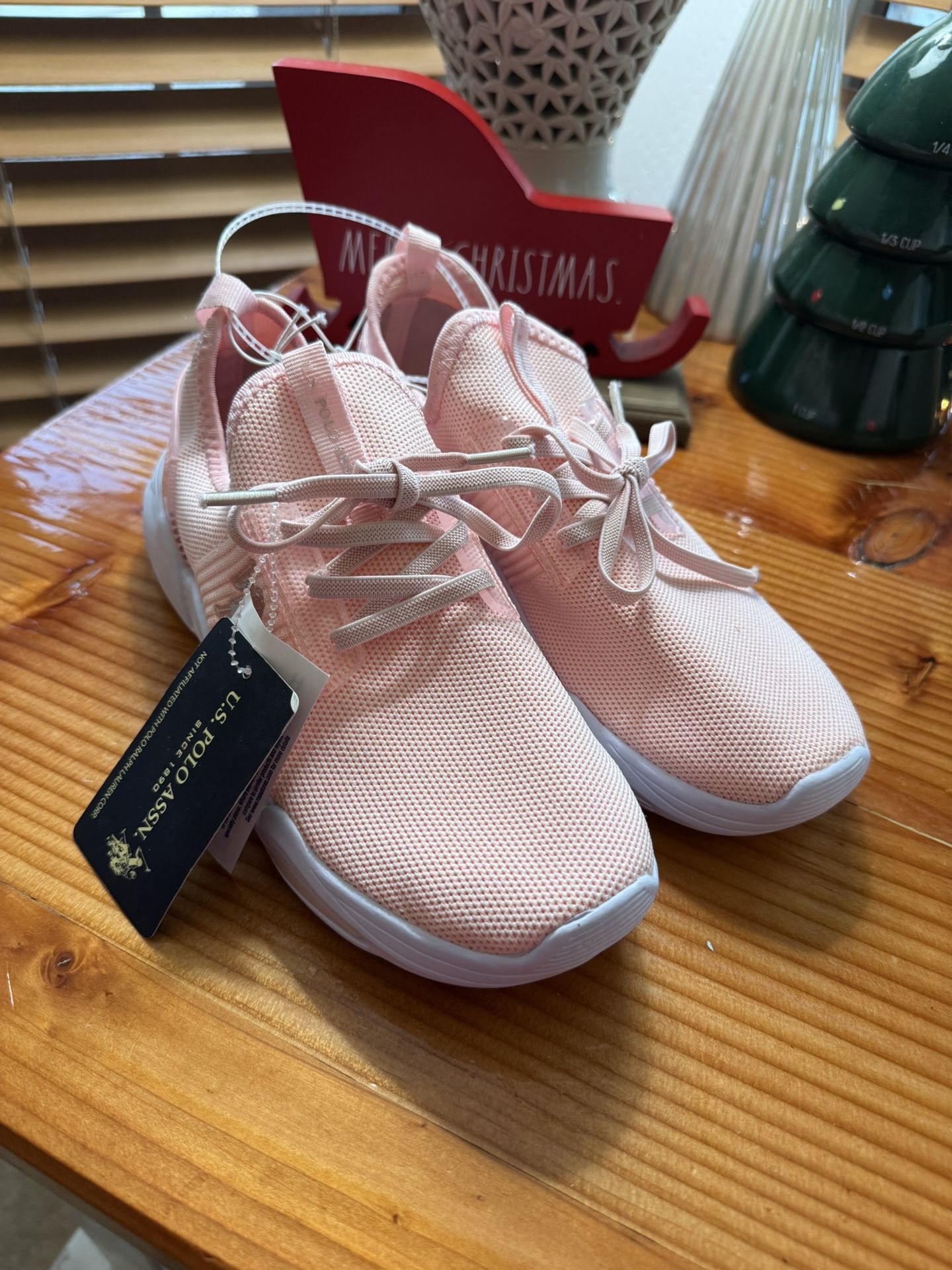 Sneaker/workout Shoes