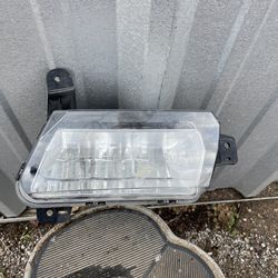 RIGHT SIDE FOG LIGHT 2022-2025 CHEVROLET SILVERADO