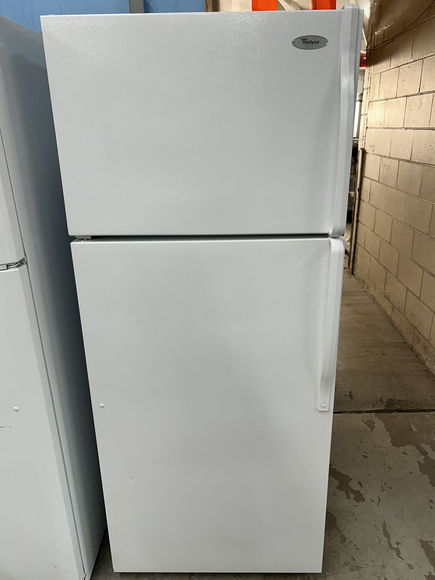 28” Wide White Refrigerator With Ice Maker